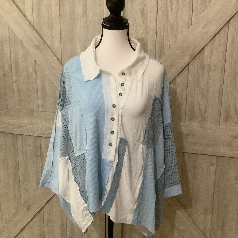 NWT-POL-Oversized Crochet White/Blue Patch Collar Top with Buttons-Size Small